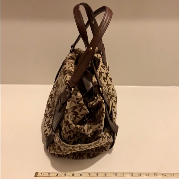 Large signature print Michael Kors bag...AUTHENTIC - Picture 3 of 7